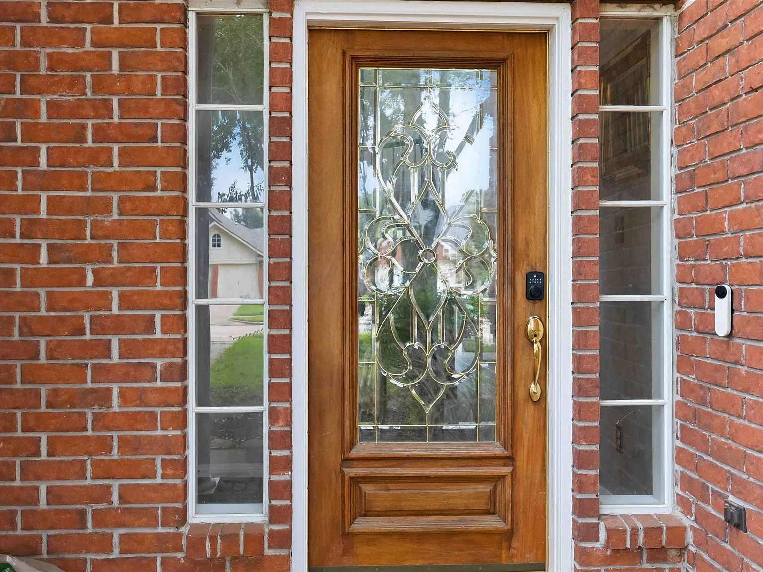 4 bed, 2.5 bath, 2186 sqft, $2,450 — Photo 2