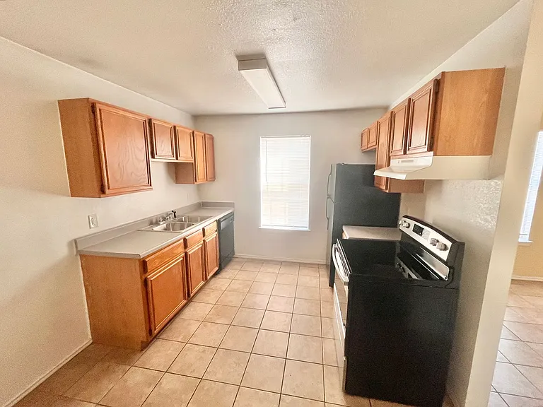1703 Benttree Dr #B — Photo 6
