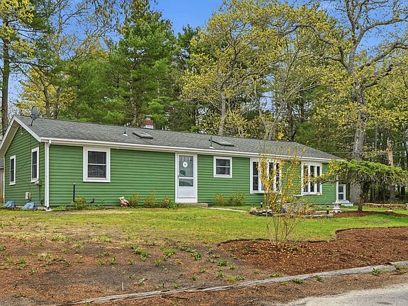 3rd image of 94 Edgewater Dr