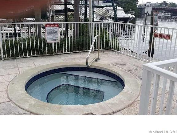 4th image of 1720 NW North River Dr APT 113