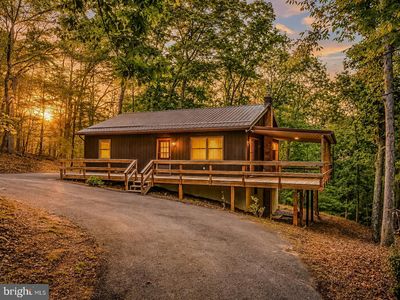 411 Little Creek Trl, Berkeley Springs, WV 25411