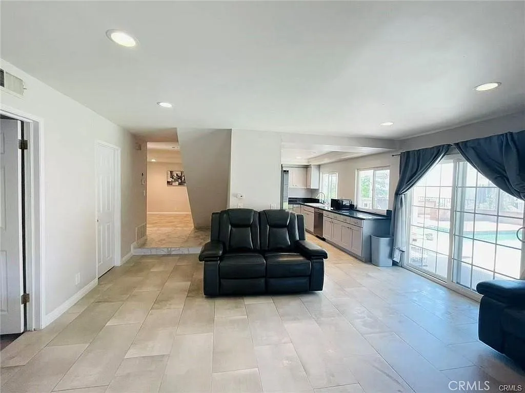 4 bed, 1802 sqft, $3,850 — Photo 4