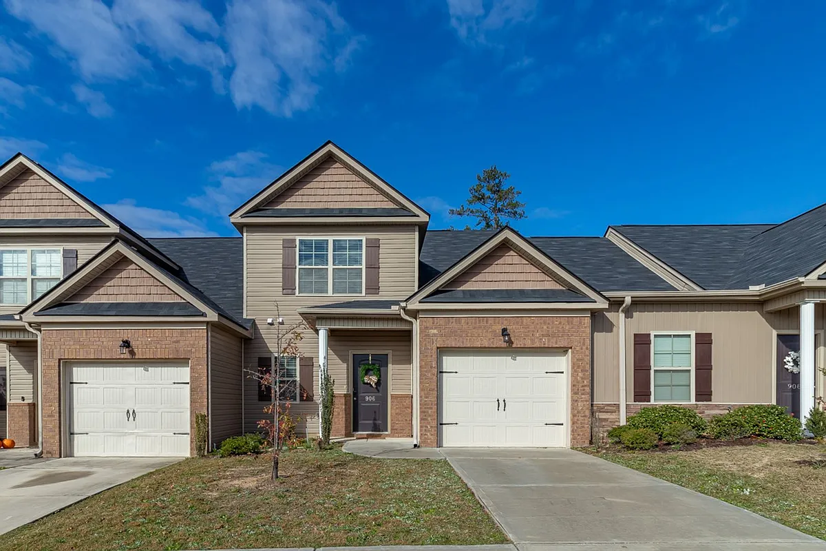 Building Photo - 906 Erika Ln