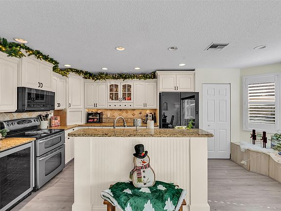5th image of 6840 NW 26th Street