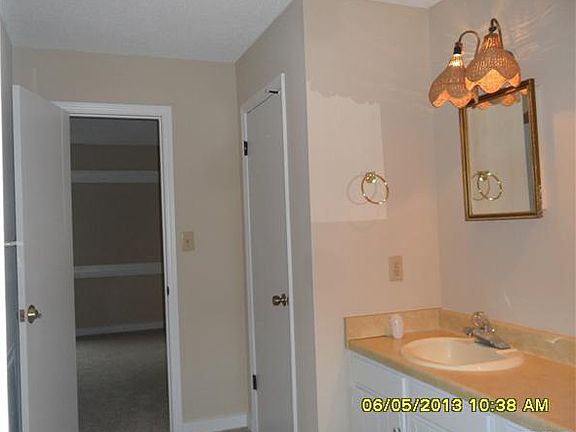 4th image of 31 Willow Bridge Dr