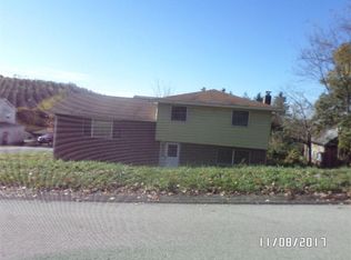 2521 Suffolk St, Grapeville, PA 15634