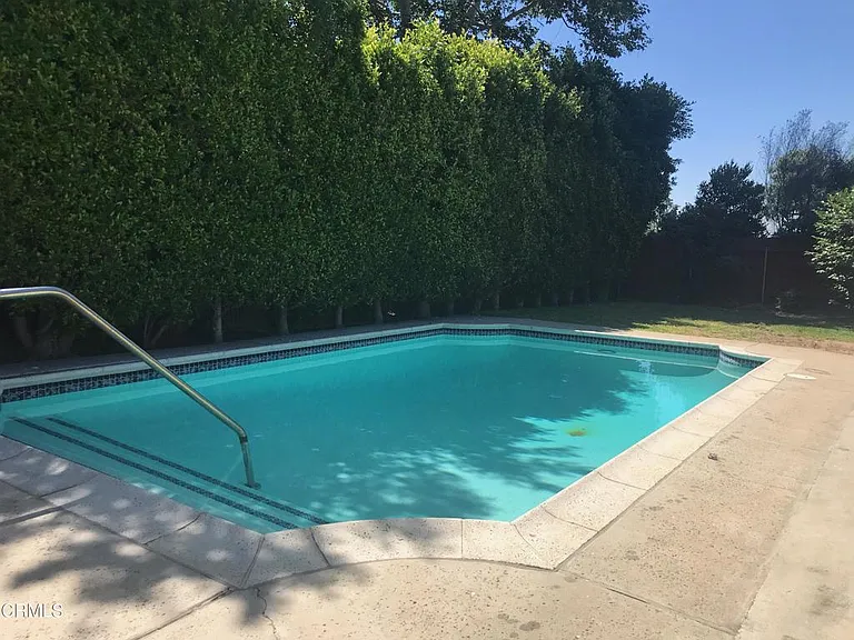 841 W Roses Rd — Photo 33