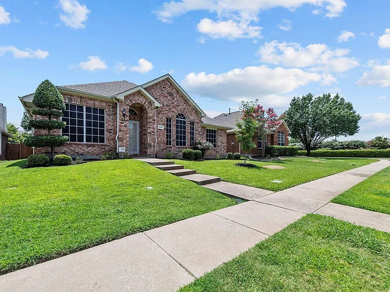 6257 Dark Forest Dr — Photo 3
