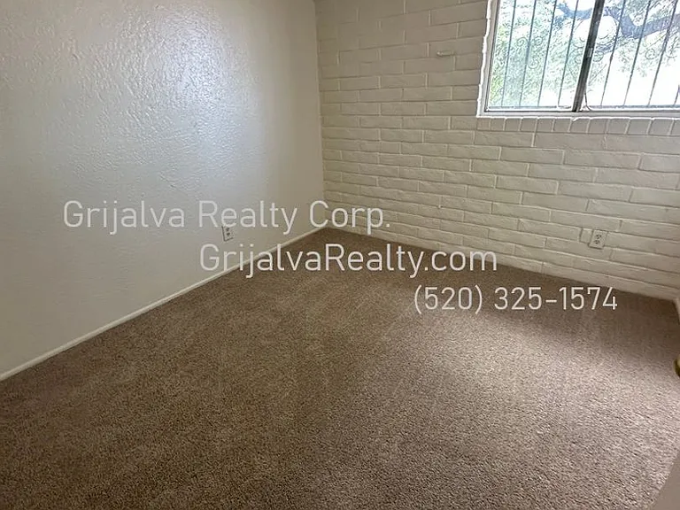 3325 S Elson Ave — Photo 8