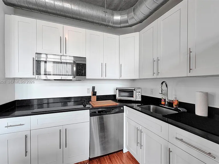 690 SW 1st Ct #Penthouse I12 — Photo 6