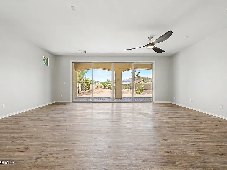 18436 W Shasta St — Photo 3