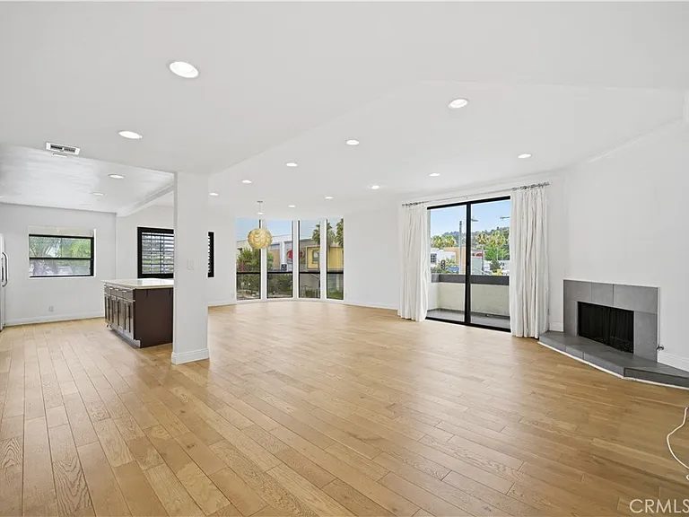 14115 Moorpark St — Photo 5
