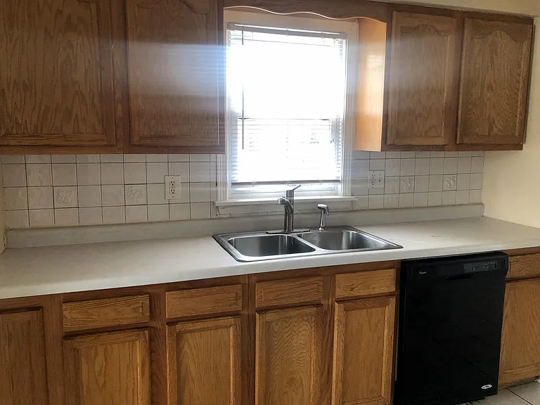 9820 Natoma Ave — Photo 8
