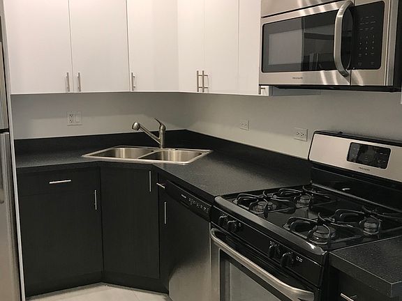 3rd image of 904 N California Ave APT 2F
