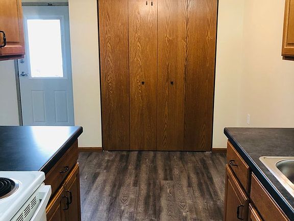 2nd image of 18410 South St #18411-21