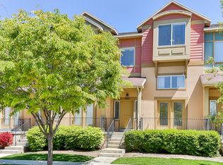 862 N Farmington Xing, Farmington, UT 84025