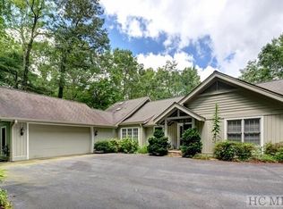 31 Rushing Spring Ln, Sapphire, NC 28774