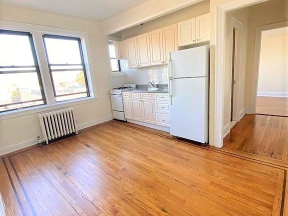 4th image of 22-67 35th St #3CC