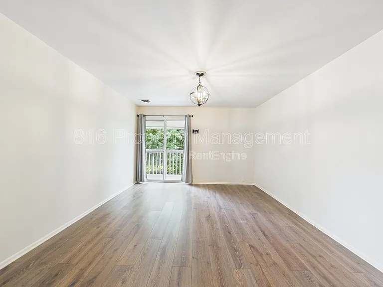 439 W 104th St — Photo 12
