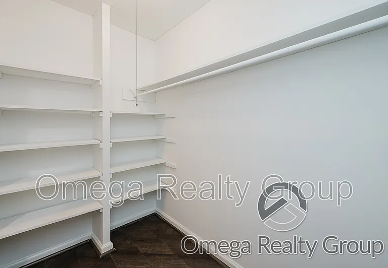 Camelot Apartments — Photo 79
