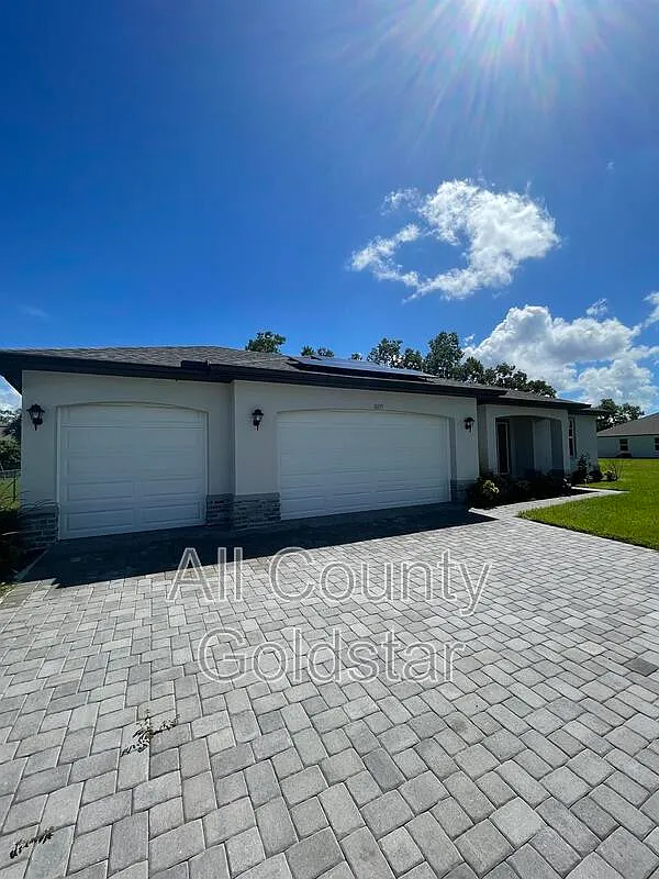 4 bed, 2.0 bath, 2077 sqft, $2,495 — Photo 3