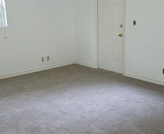 3rd image of 304 Snug Harbor Dr