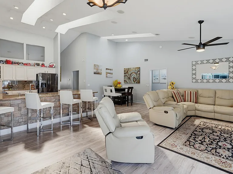 1619 Wiltshire Village Dr — Photo 33