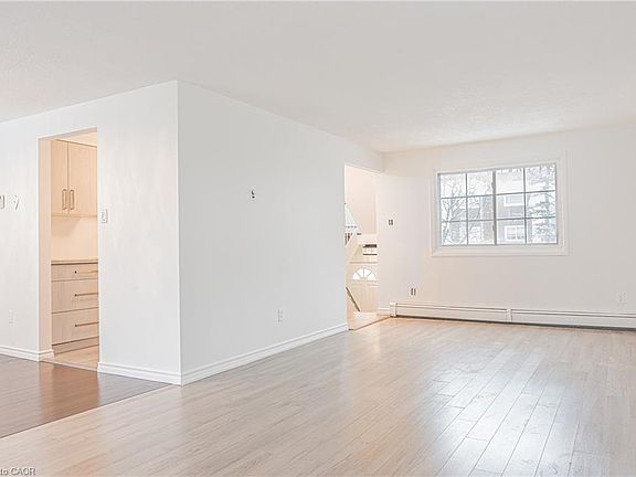 4th image of 643 Albert St #2