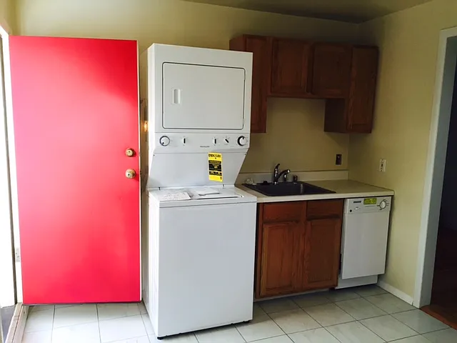 4 bed, 1100 sqft, $1,000 — Photo 3