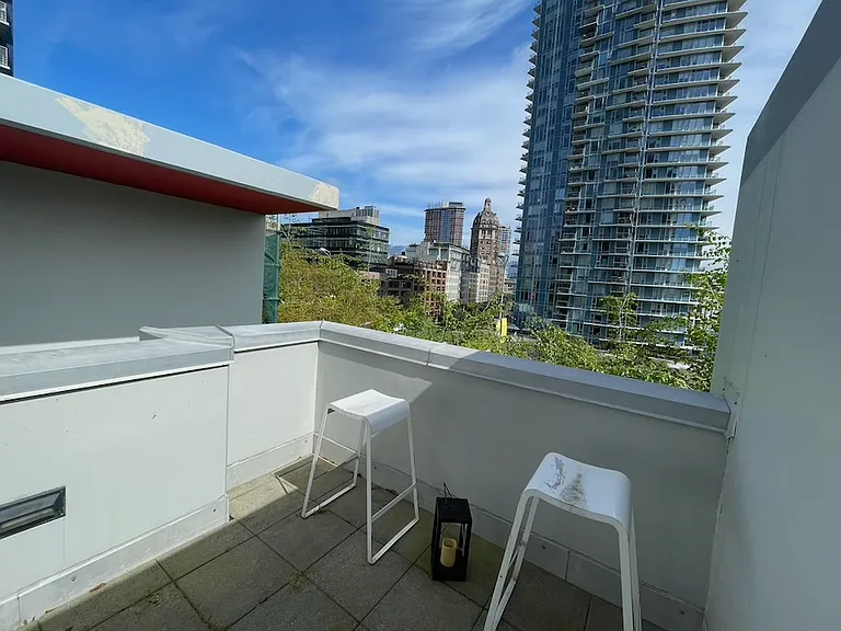 Dunsmuir St — Photo 19