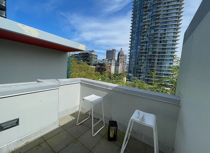 Vancouver Townhouse for rent - 2 Bedrooms — photo 18