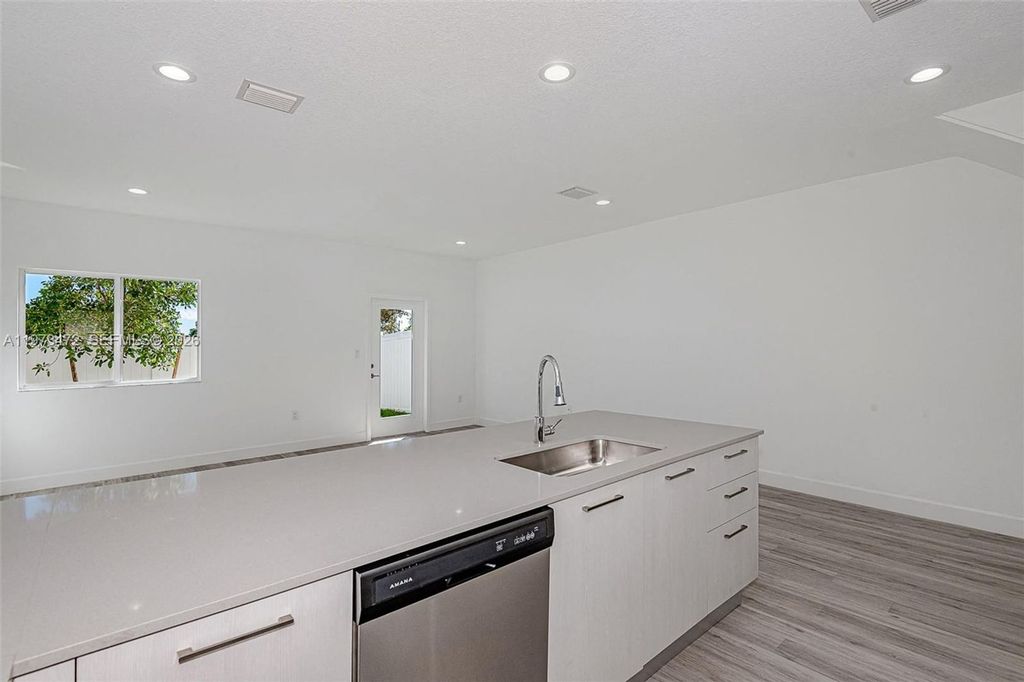355 NW 30th Ave #601, photo 4