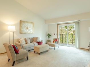 Hunt Club, Madison, WI 53713