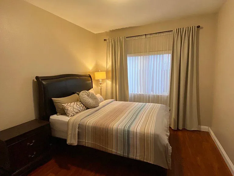 21042 Saticoy St — Photo 6