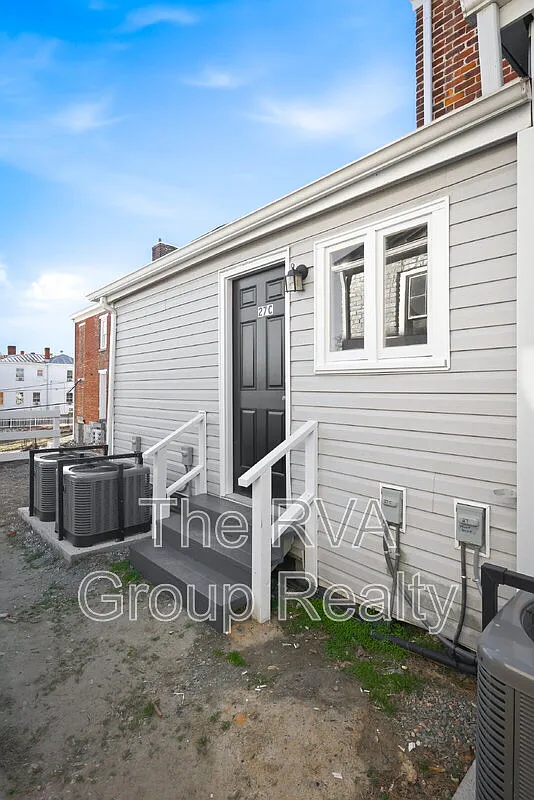2 bed, 1.0 bath, $1,200 — Photo 3