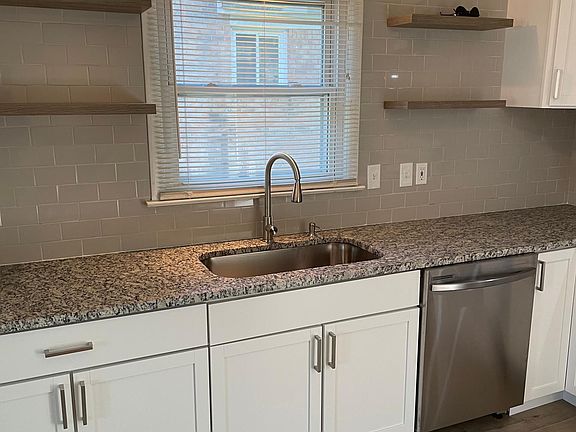 2nd image of 2527 Benjamin Ave