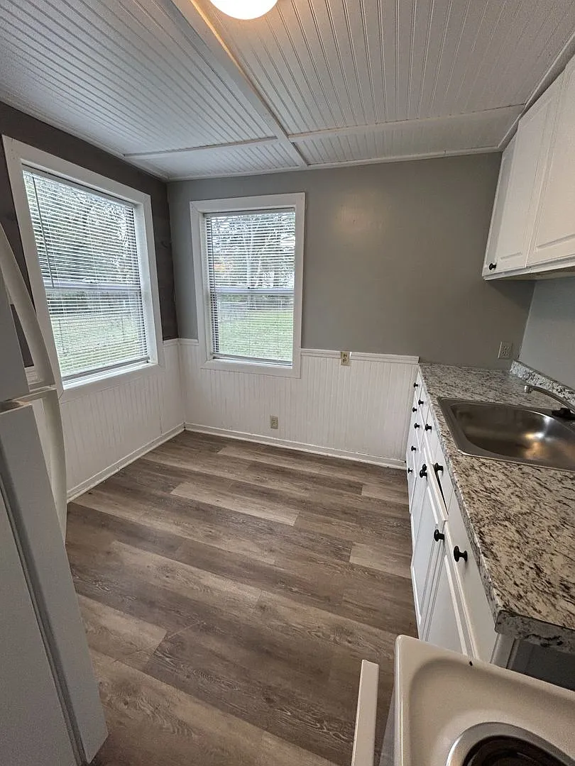 Super Cute & Cozy! Check out this 2br/1ba Single Family Home! — Photo 4