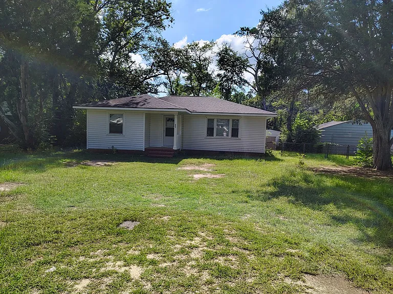 804 Poplar Dr — Photo 1