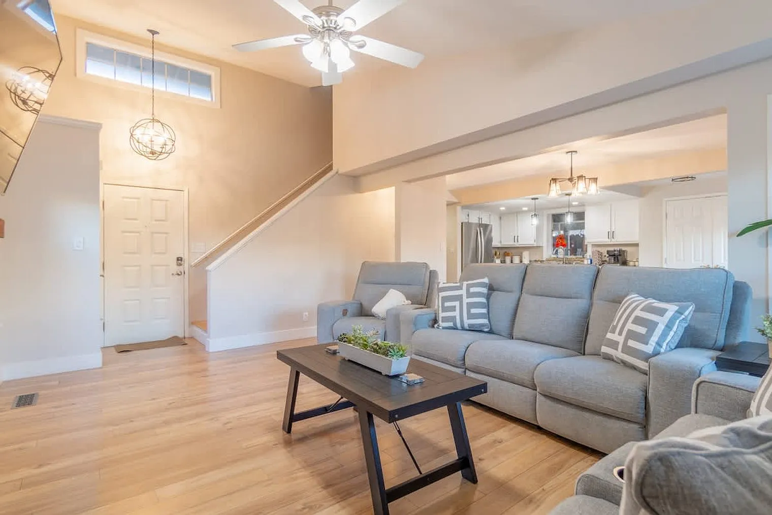 3 bed, 2.0 bath, 1991 sqft, $6,741 — Photo 3