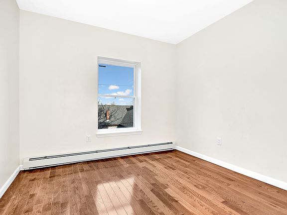 3rd image of 29 Lambert St APT 4