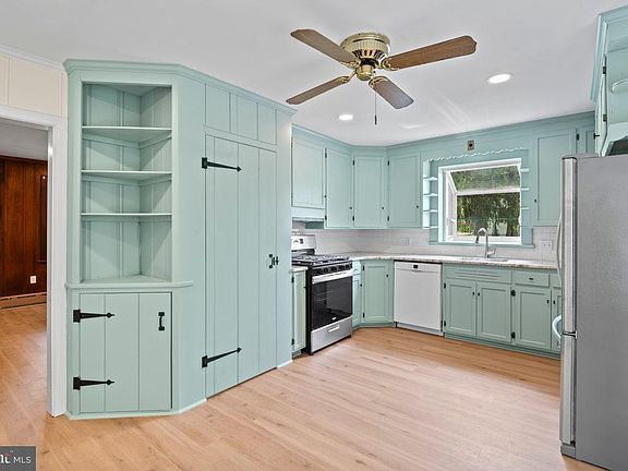 4th image of 170 Iron Hill Rd