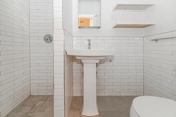 Rented by AZ REALTY NYC LLC | media 10