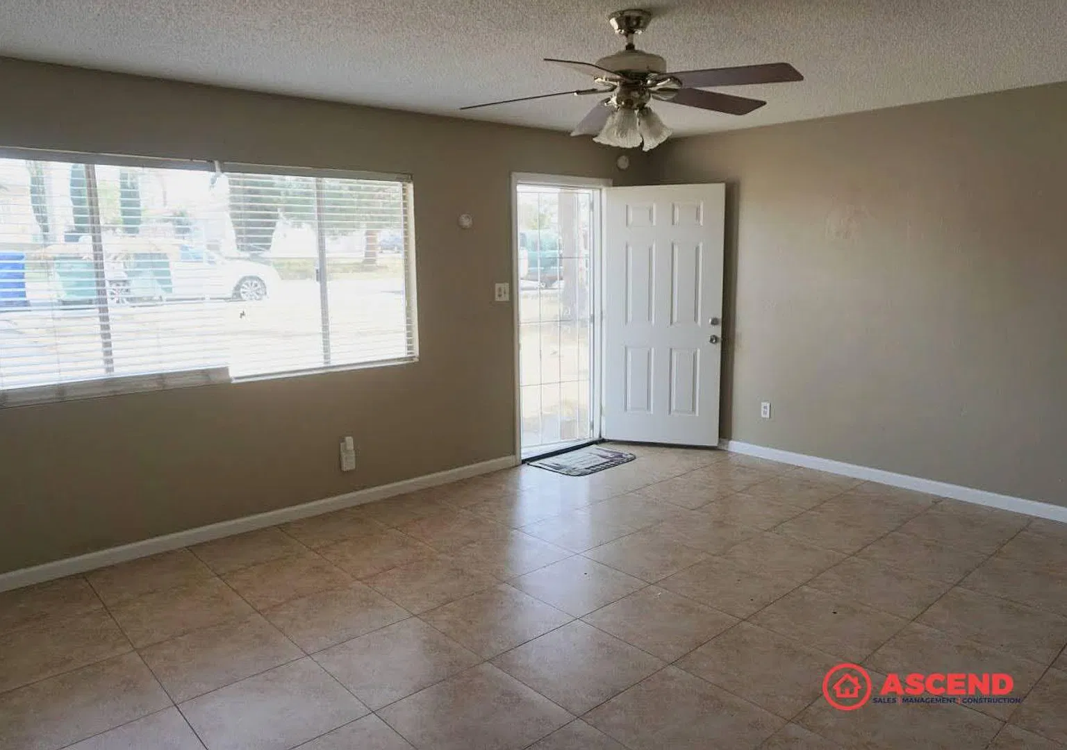 209 East Harding Avenue — Photo 3