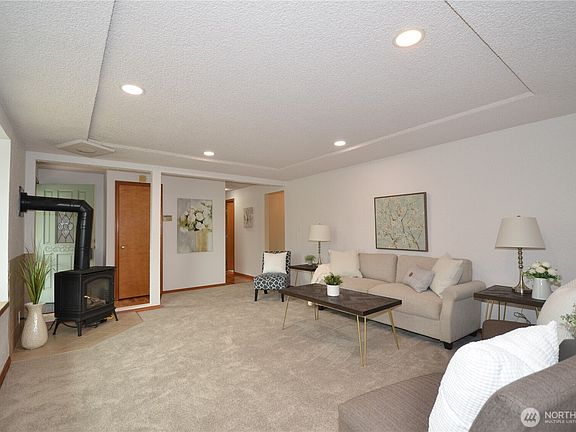 3rd image of 14712 Broadway Avenue