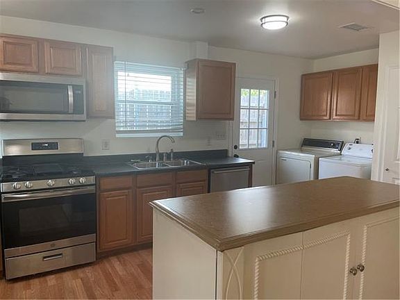 4th image of 212 Harrison Ave
