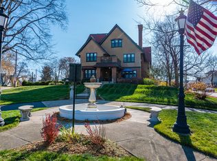90 S Main St, Hartford, WI 53027