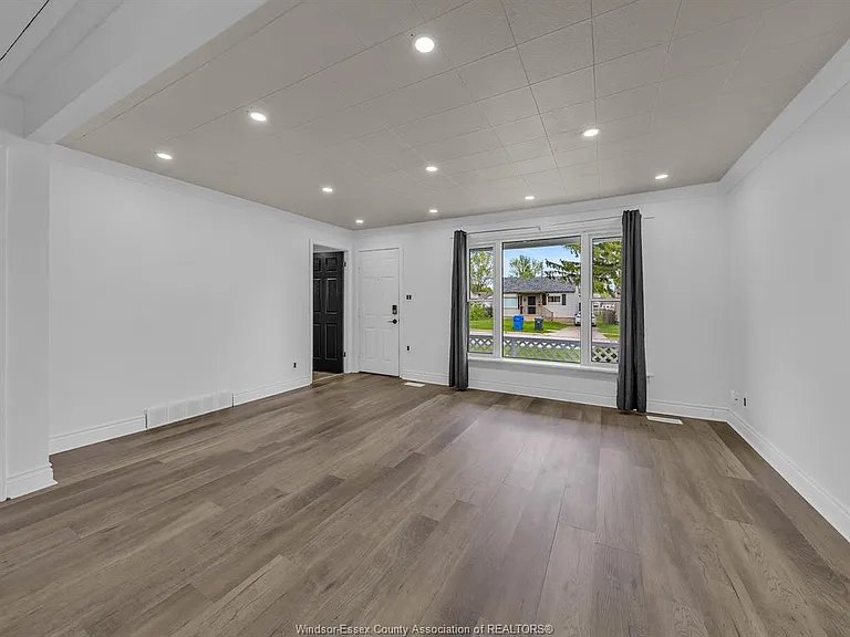 1183 Felix Ave — Photo 9