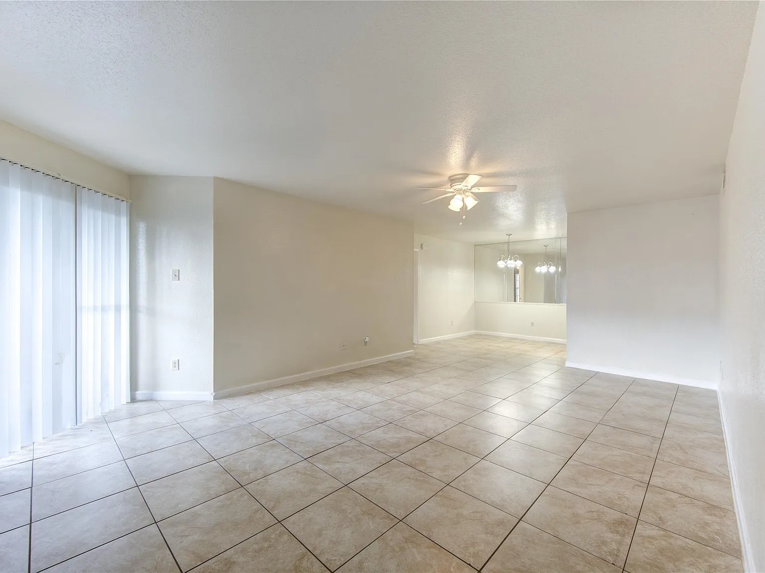 2 bed, 4.0 bath, 1068 sqft, $1,198 — Photo 3