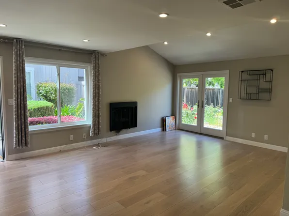 1127 Forrestal Ln, Foster City, CA 94404