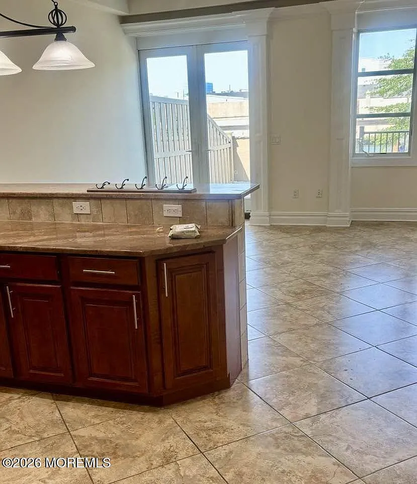 2 bed, 1360 sqft, $3,600 — Photo 4